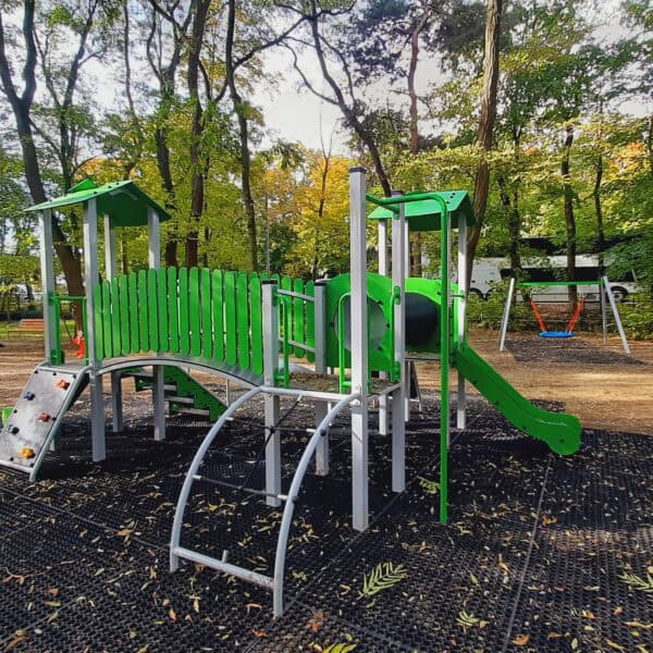 projekt siłowni zewnętrznej – wizualizacja 3D układu urządzeń w przestrzeni publicznej