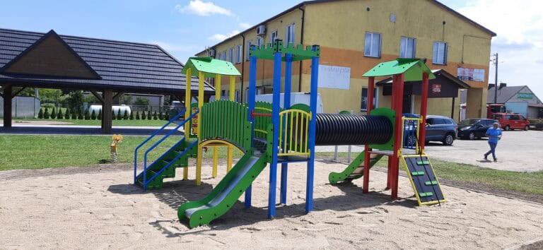 Ścieżka dojścia i zagospodarowanie terenu wokół placu zabaw przy remizie strażackiej w Kowalach Pańskich – Kolonia